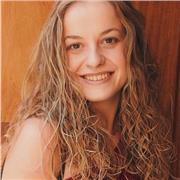 Profesora de inglés que imparte clases particulares a niños/as de primaria y secundaria